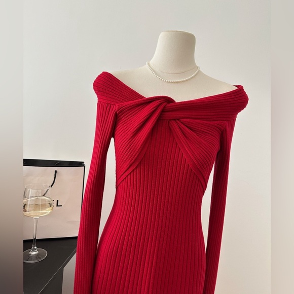 Red Bow-Neck Sweater - Picture 3 of 3